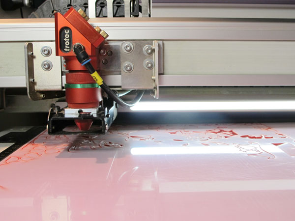 laser cutting process image